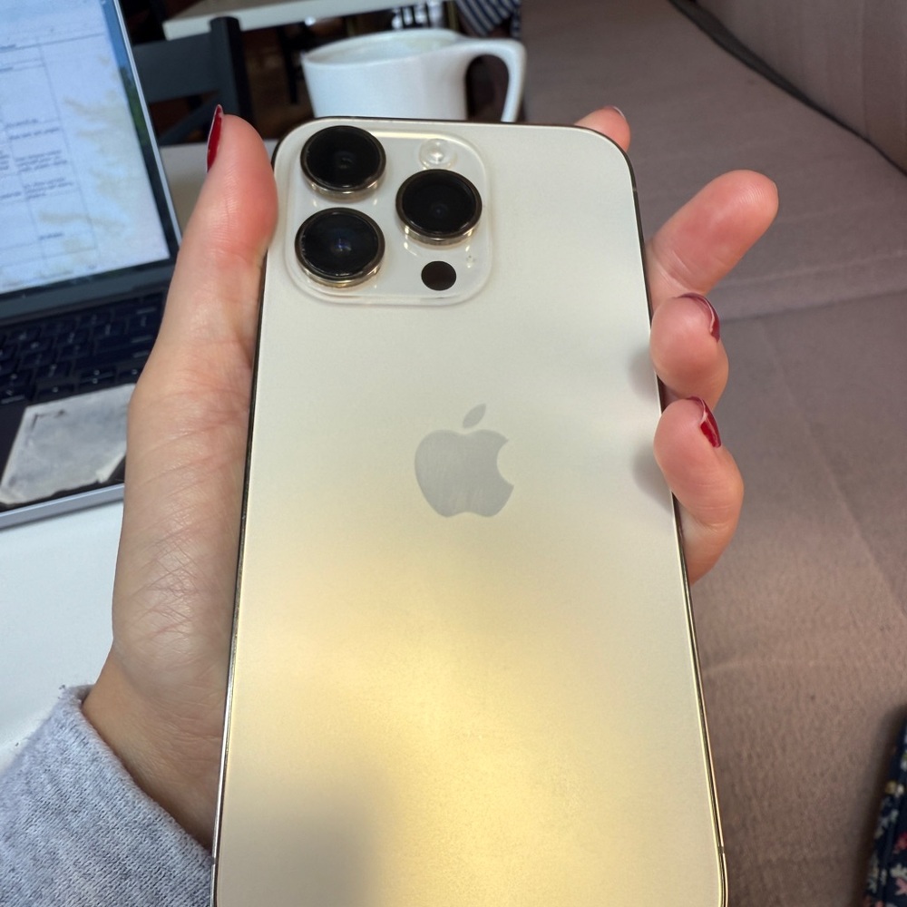 Gold Apple iPhone 14 Pro